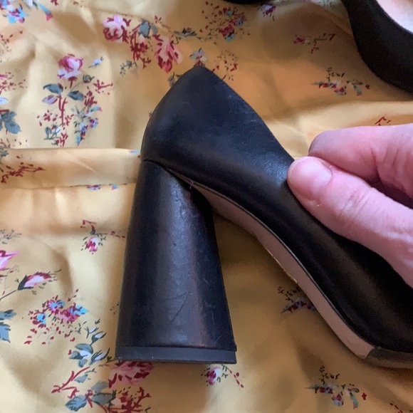 Louise et Cie heels, near perfect, cool black heel. Sz 4.5 - Picture 5 of 6